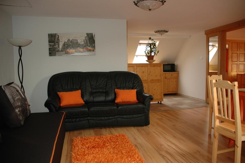 Alom Kucko Apartman Zalaegerszeg Room photo
