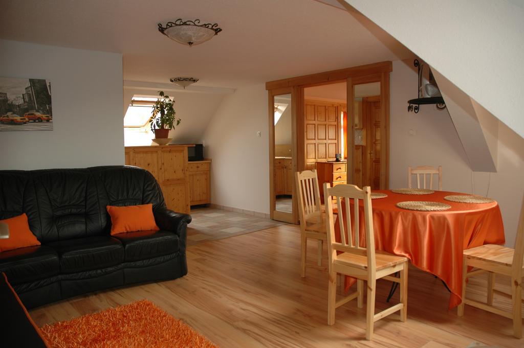 Alom Kucko Apartman Zalaegerszeg Room photo
